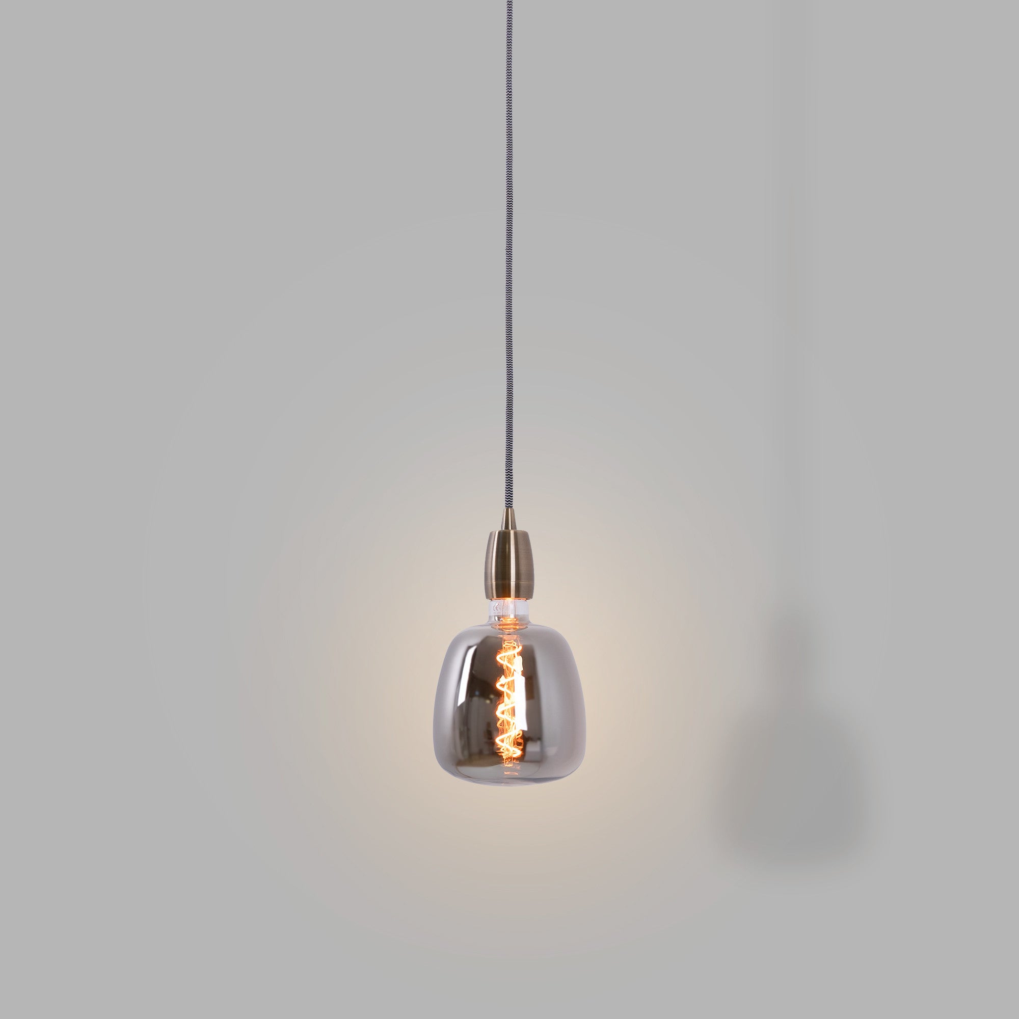 Bombilla decorativa LED de filamento con tinte ahumado - E27 D140 - Regulable - 4W - 1800K (2)