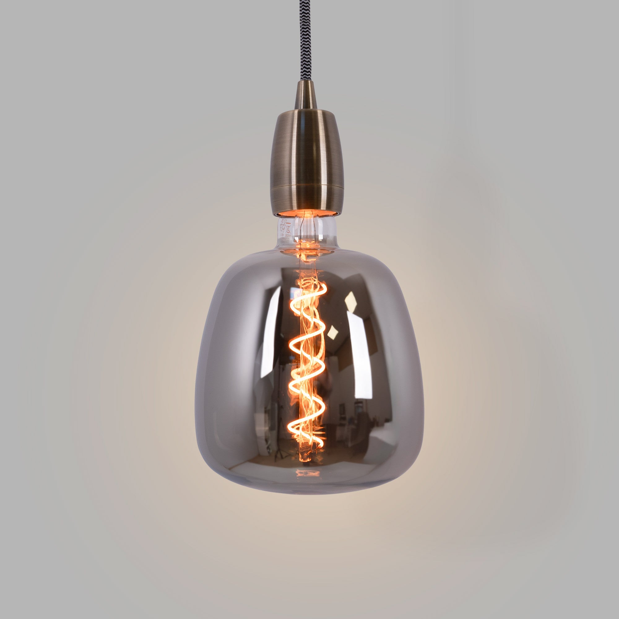 Bombilla decorativa LED de filamento con tinte ahumado - E27 D140 - Regulable - 4W - 1800K (4)